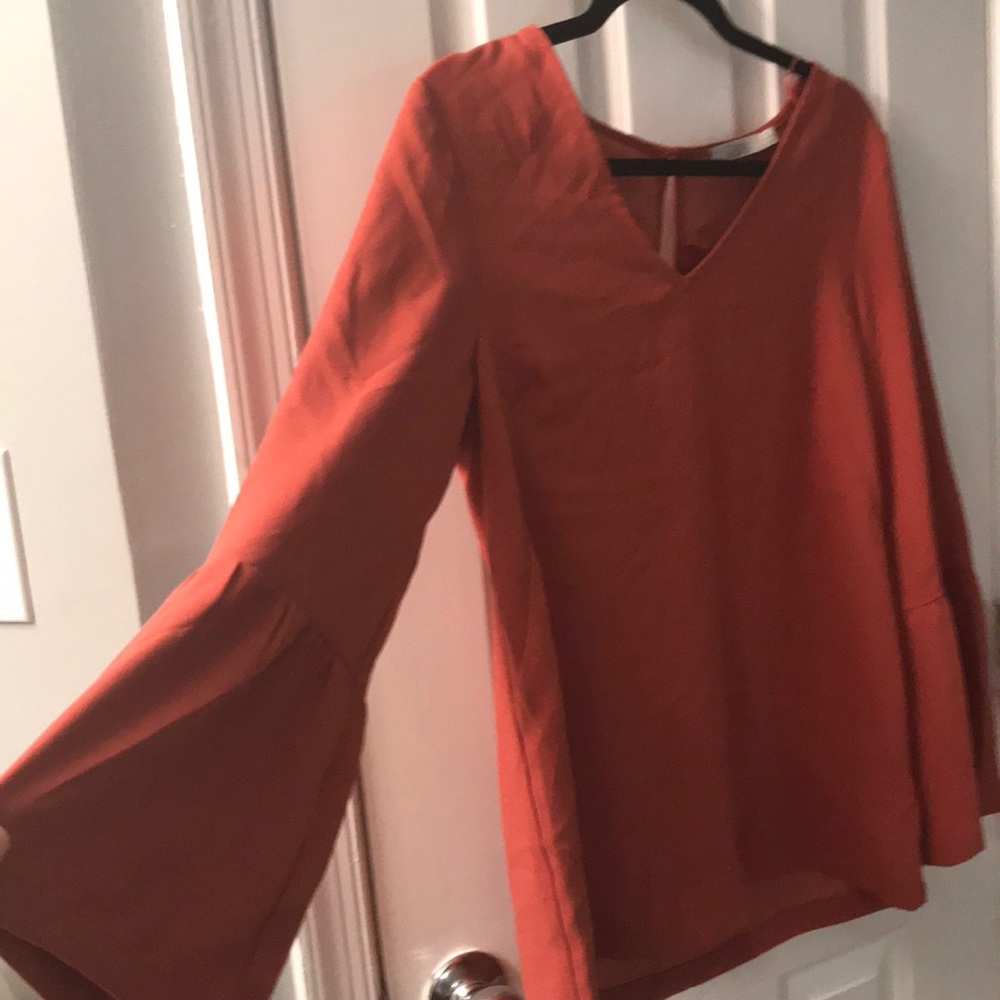 Blouse with key hole back, and bell arms